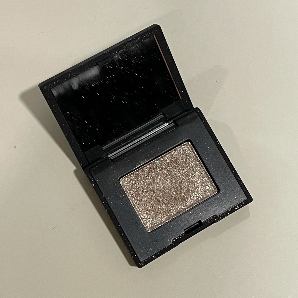 NARS eyeshadow in ‘Stud’